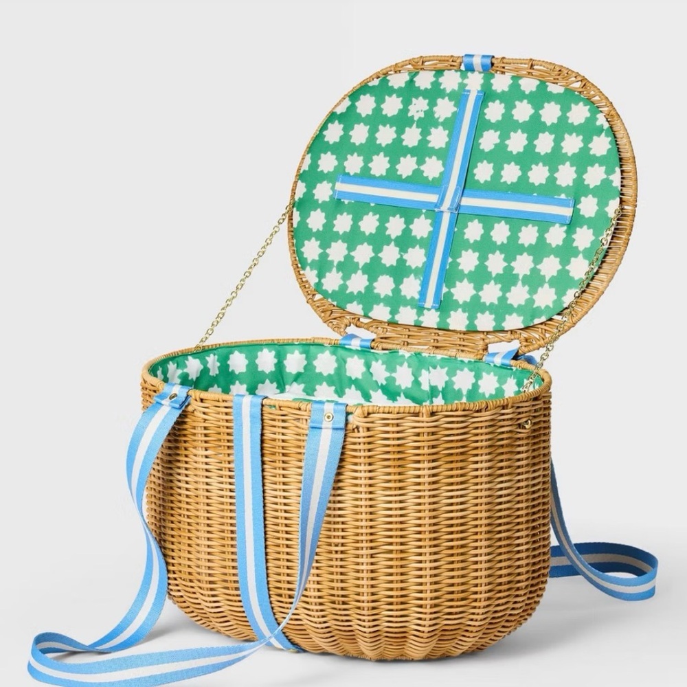 Toller rabbit target collaboration picnic basket - Picture 3 of 3